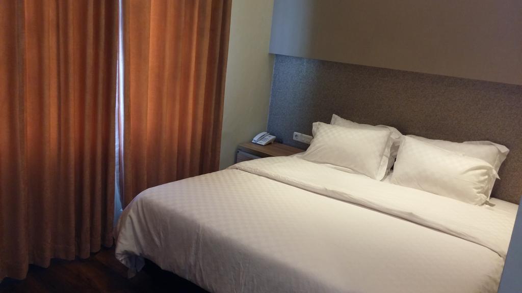 Dago 207 Hotel Bandung Szoba fotó